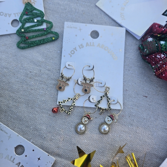 Wondershop Christmas Hair Accessories Santa Tree Scrunchie Lot Earrings Socks - Picture 9 of 9